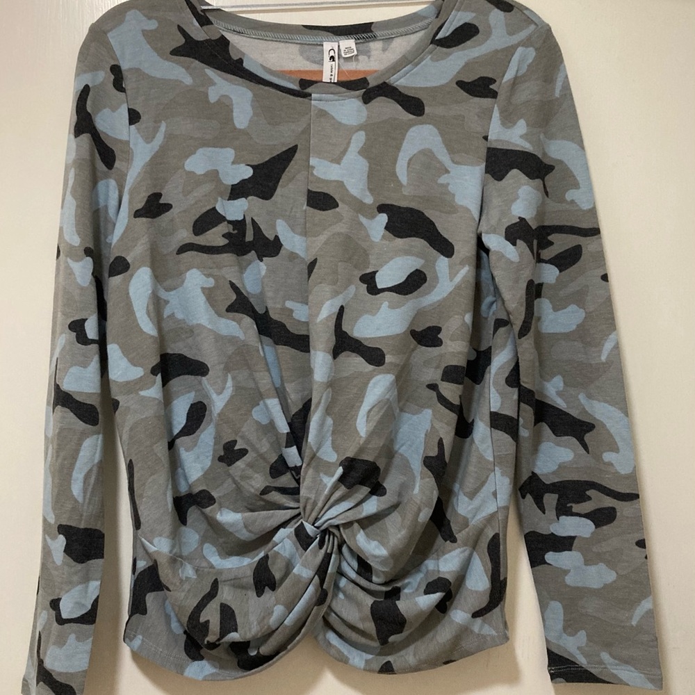 New with Tags Cable & Gauge Medium Top